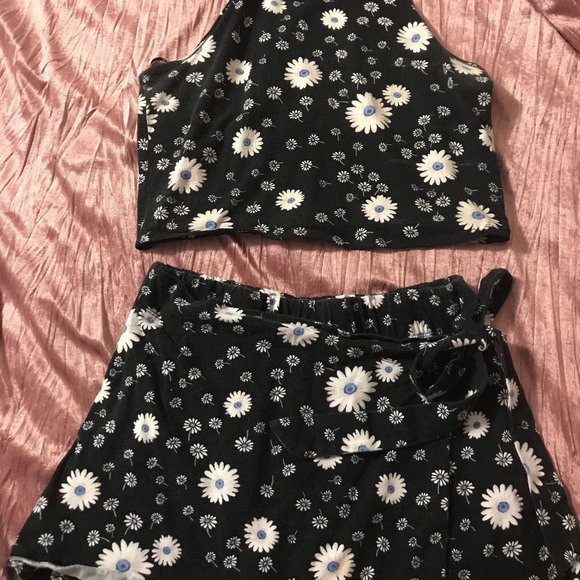 Forever 21 Pants - CUTE TWO PIECE FLORAL MATCHING SET